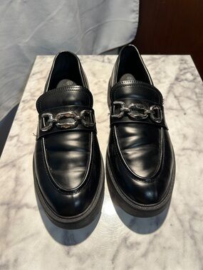 Women’s Black Leather Chain-Detail Loafers